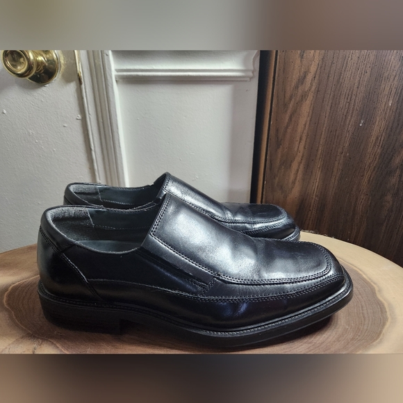 DOCKERS Men's Black Slip On Leather Shoes - All-Motion Comfort - Size 10.5 - Picture 2 of 5